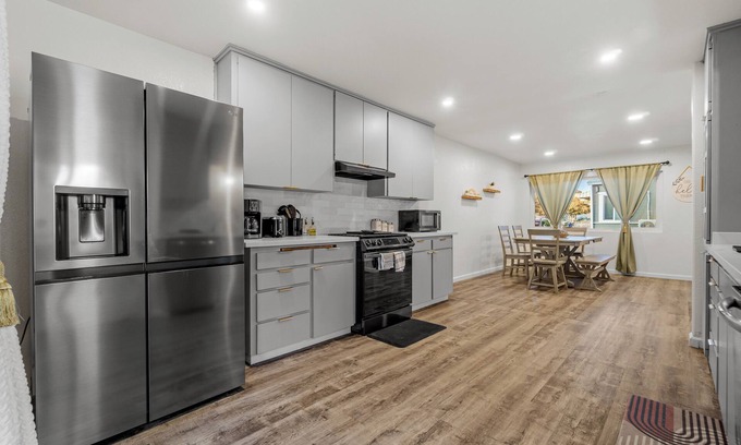 Lincoln Acres Casa | Minutes to Downtown San Diego - Large Family Home