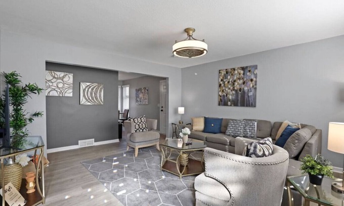 St. Charles Casa | Minutes to Downtown Saint Charles, Cozy/Chic Home