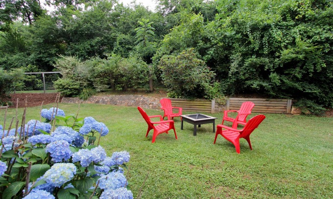 Arden Casa | Minutes to DT & the Outdoors w/ flat, fenced backyard perfect for the pups!