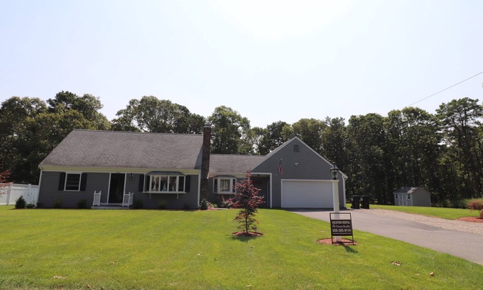 Yarmouth Port Casa | Minutes to Mayflower Beach - 5 Bedroom Sleeps 9