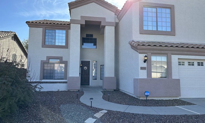 Entrada Casa | Minutes to spring training, and large comfortable 5 bedroom home.