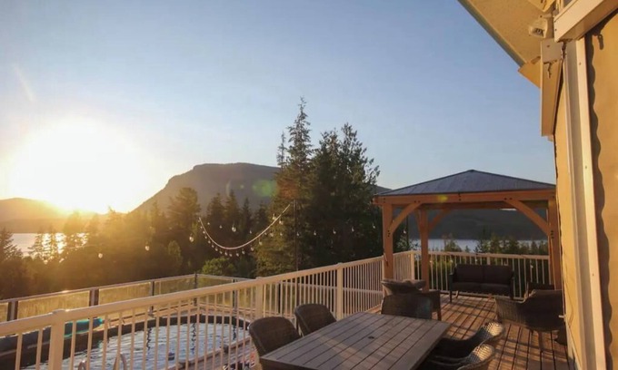 Canoe Otro | Mirabelle Farm - Acreage/Lake View/Pool/Hot Tub
