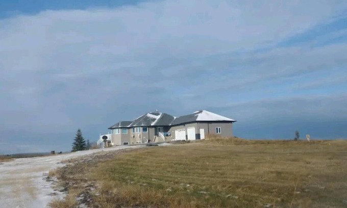 Lac Ste. Anne County Casa | Miracle comfy and cozy stay