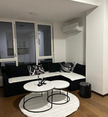 Petrovec Apartamento | Mirror Apartments