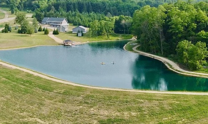 Guilford Apartamento | Mirror Lake - Rare private lake!