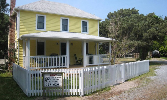 Ocracoke Casa | Miss Elecia Garrish Home: perro amigable, ubicado en el centro. Muelle.