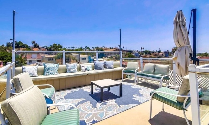 Bay Park Condominio | Erie #102 · Rooftop Deck w/Ocean Views in Mission Bay