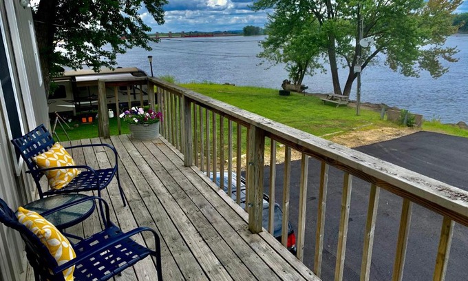 Bellevue Casa | Mississippi River Cabin