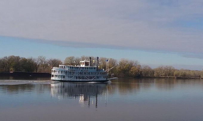Cassville Casa | Mississippi Riverfront Relaxation