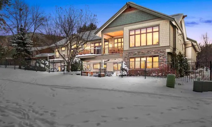 Farviews - Pattee Canyon Casa | Missoula Family Retreat