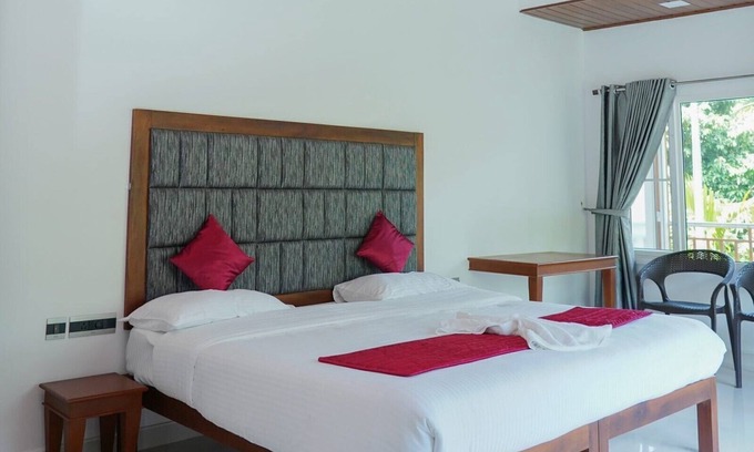 Chithirapuram Cama Y Desayuno | Misty Bush Munnar - Deluxe Double Room