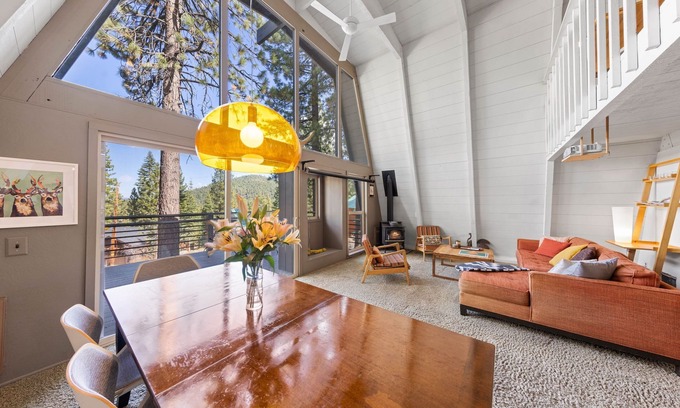 Truckee Casa | Misty Cabin by Tahoe Getaways-2 BR at Tahoe Donner - Ski Lease, Hot Tub