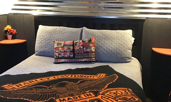 Bandera Cabina | Misty Haven - Harleys Hideaway