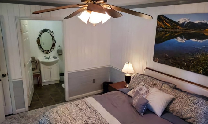 Pikeville Cama Y Desayuno | Misty Morn Suite in Cascade Inn at Fall Creek Falls