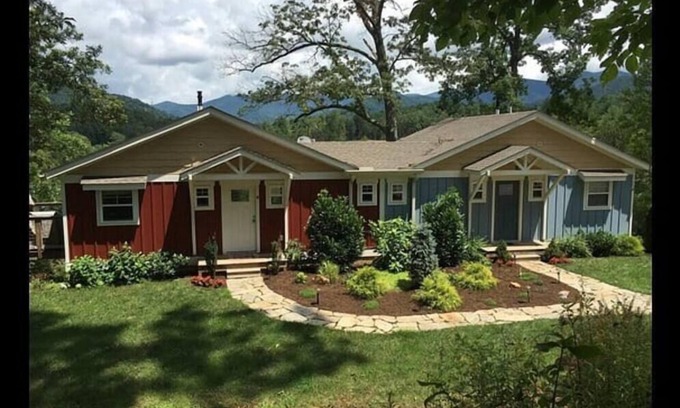 Weaverville Casa | ¡Entorno campestre con vistas pero cerca de todo!