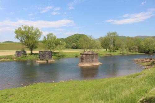 Elizabethton Casa | Misty Waters Getaway