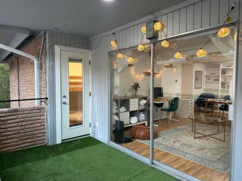Tarrytown Casa | Mixed Shared Room - CoLiving Condo