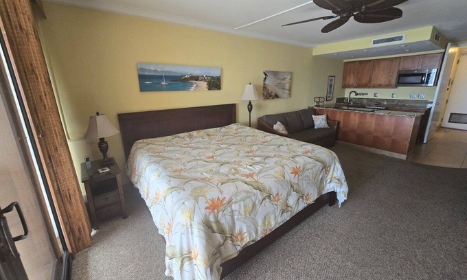 Honokowai Condominio | MK 106 Oceanfront Maui Studio w King Bed & Kitchen