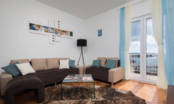 Seget Vranjica Apartamento | MK-elegant apartment with a sea view balcony