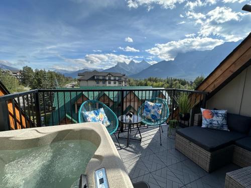 Canmore Casa | ML4- Private Rooftop Hot Tub Oasis- Entire townhouse with MTN View