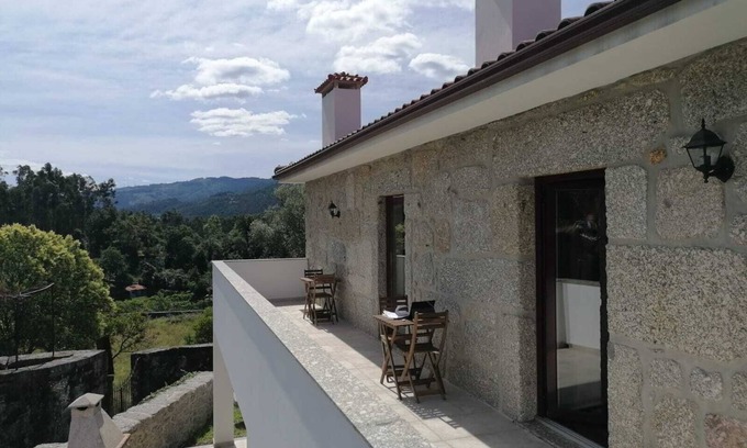 Bouro Casa | moradia inserida em pequena aldeia do Gerês com todas as comunidades