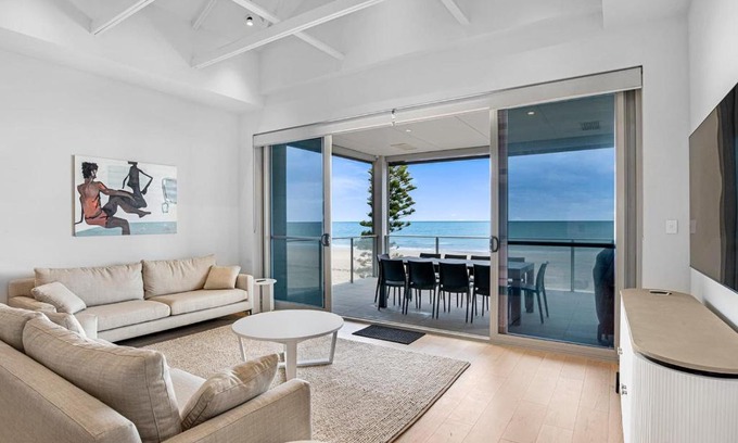 Moana Apartamento | Moana Esplanade - Pure Beach Front 3 Bed Apt