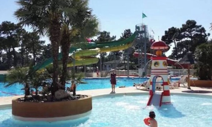 Les Mathes Casa | Mobile-home 6/8 pers. in 4* campsite with swimming pool