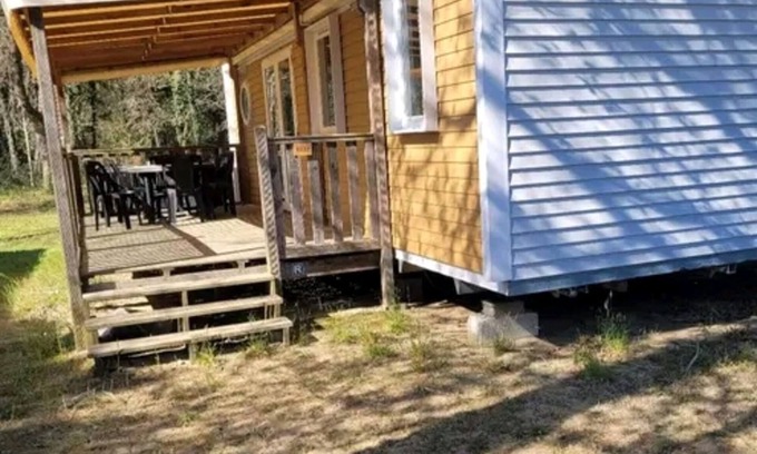 Les Mathes Alquiler De RV | Mobil Home 'Au Bon Repos' con terraza privada, Wi-Fi y aire acondicionado