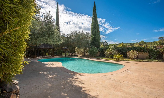 Le Val Casa | Mobile Home 'Kenya' with Shared Pool, Wi-Fi and Air Conditioning