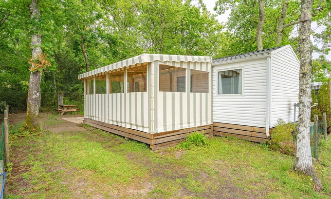 La Tremblade Alquiler De RV | Mobil Home 'Mh75 La Tremblade' con piscina compartida, terraza y aire acondicionado