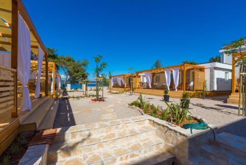 Dobropoljana Complejo | Mobile Homes Pine Tree