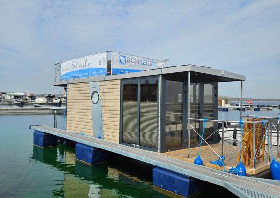 Braunsbedra Alquiler De Eote | Mobiles Hausboot El'milia mit eigener Ankerboje auf dem See