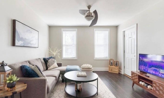 Downtown Rochester Casa | Mod Abode in the SouthWedge of Rochester! Highland, Strong, UofR