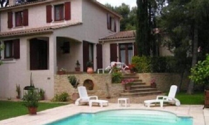 Salon-de-Provence Villa | Villa confortable en bosque de pinos en el corazón de Provenza