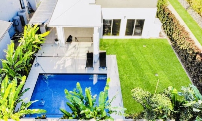 Rochedale Casa | Mod lux family home. 20m to Southbank & 30m to theme parks. A/C Pool Bball hoop
