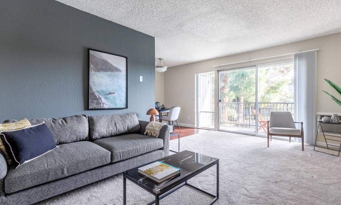 Cuernavaca Apartamento | Mod Mountain View 1BR w/ Pool, Gym, nr. Facebook & Apple by Blueground