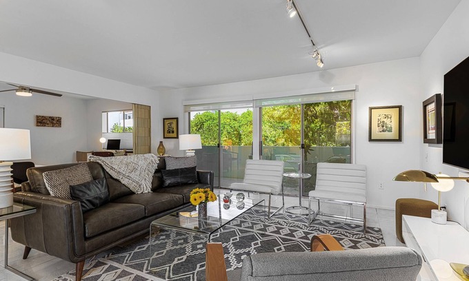Canyon Corridor Condominio | Mod Spot! Midcentury Gem! Pool! Spa! Mtn View! South PS!