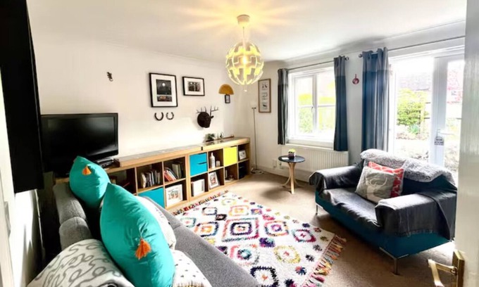 Stratford-upon-Avon Casa | Modern 1 bed house with parking