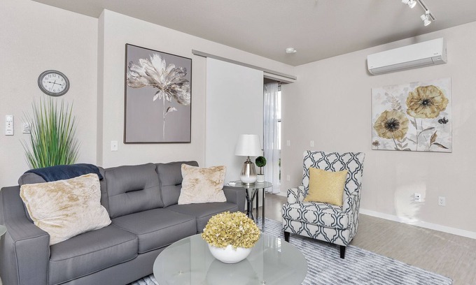 Kingfield Apartamento | Modern 1-Bd Apartment#Desk#Fast WiFi#Walk to Uptown#Keurig+Coffee#Roku TV