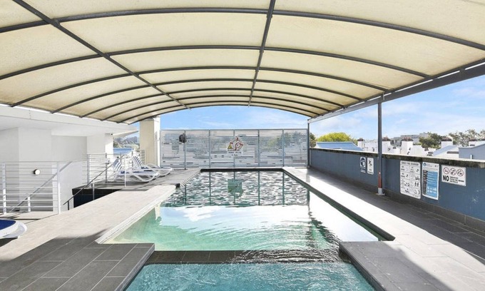 Darlington Apartamento | Modern 1-Bed Apartment with Pool, Gym & Parking