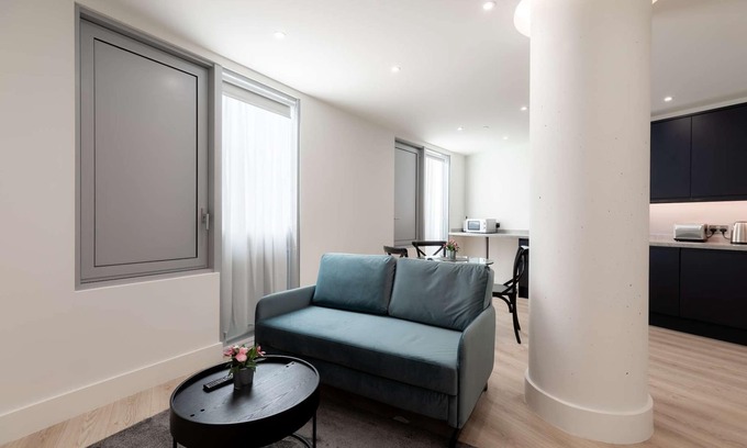 Stratford and New Town Apartamento | Modern 1-Bedroom Stay in Stratford near to Canary Wharf | Ideal for Business or Leisure
