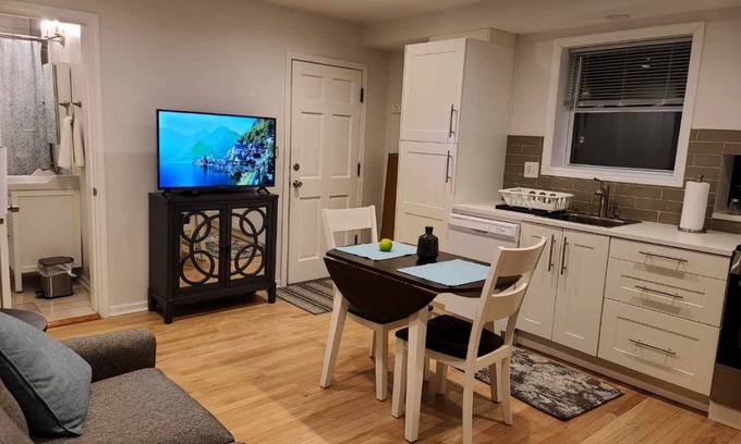 Mount Prospect Apartamento | Modern 1 bedroom apartment in very convenient location.