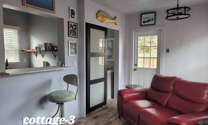 Kingston Cabaña | MODERN 1926 COTTAGE DOWNTOWN DAYTONA BEACH - PET FRIENDLY