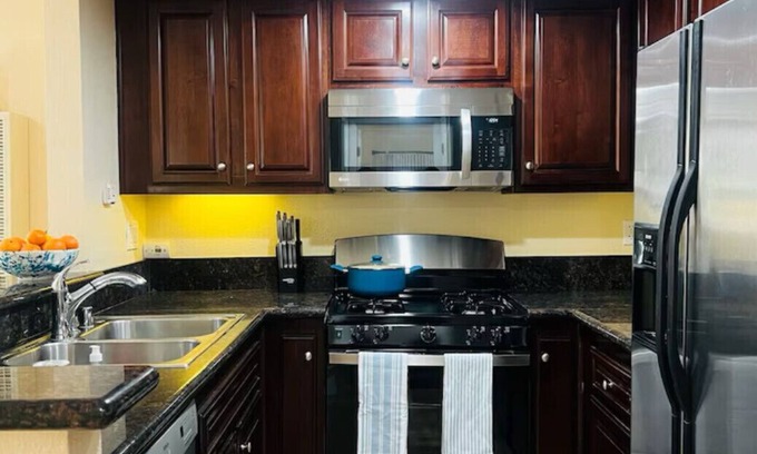 University City Apartamento | Modern 1BR/1BA Getaway in Central San Diego – Walk to Zoo, Balboa Park & Dining