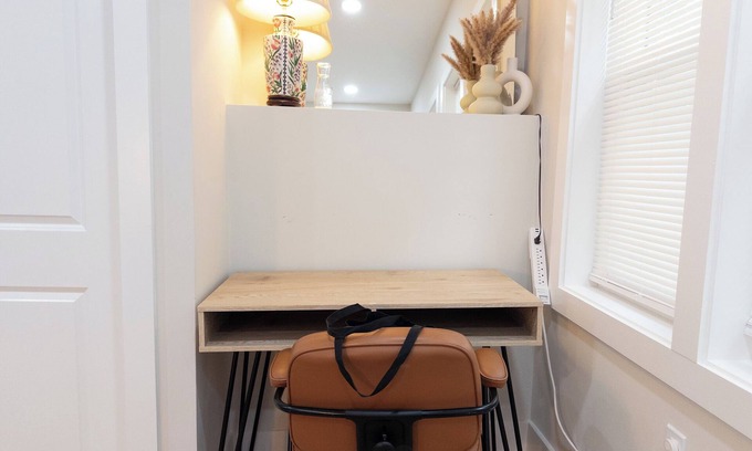Washington Square West Apartamento | Modern 1BR in Central Philly Near Hospitals, Parks, WiFi + Housekeeping