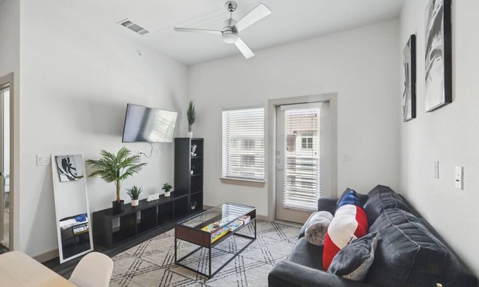 McKinney Apartamento | Modern 1BR near TPC Golf | Free Parking & Wifi