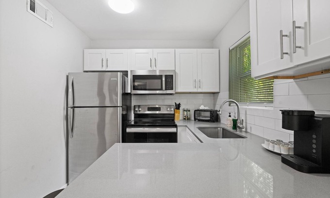 Hyde Park Apartamento | Modern 1BR Near UT Hyde Park Evonify
