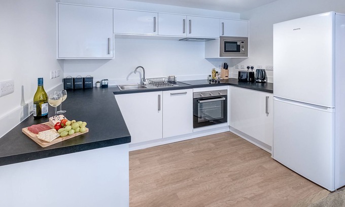 Luton Apartamento | Modern 2-bed 2-bath Luton Town Centre - Free Parking/Wi-Fi