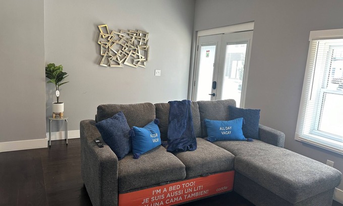 Walnut Hills Apartamento | Modern 2 Bed/2 Full Bath Retreat with King Bed
