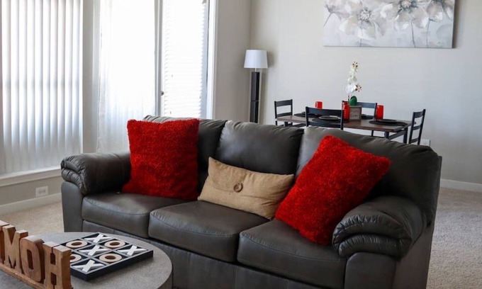 The Colony Apartamento | Modern 2-Bed/2Bath Oasis